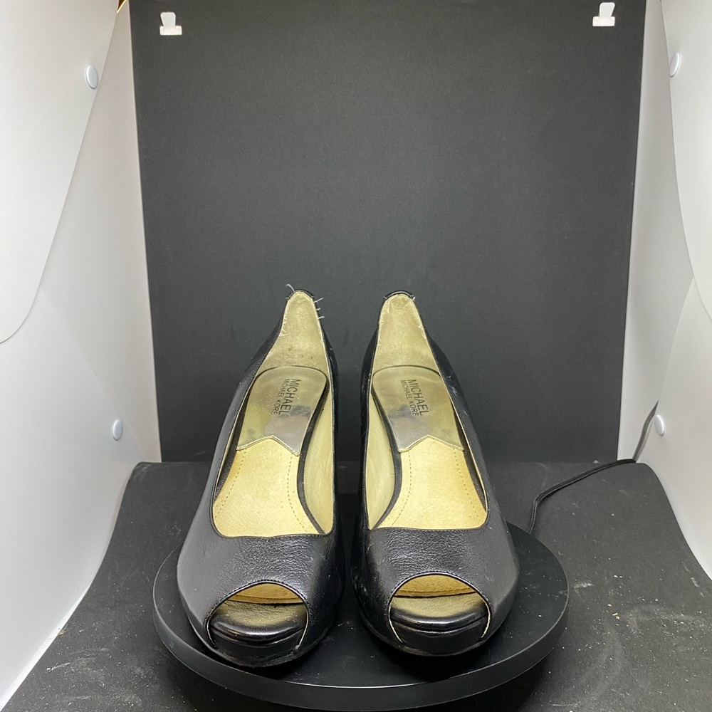 MICHAEL by Michael Kors Chic Black Peep-Toe Leather Heels EUC size 8